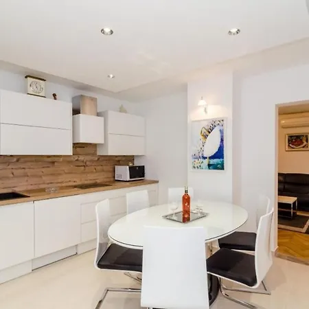 Appartement Iva 31 - Two-bedroom With Balcony And City View